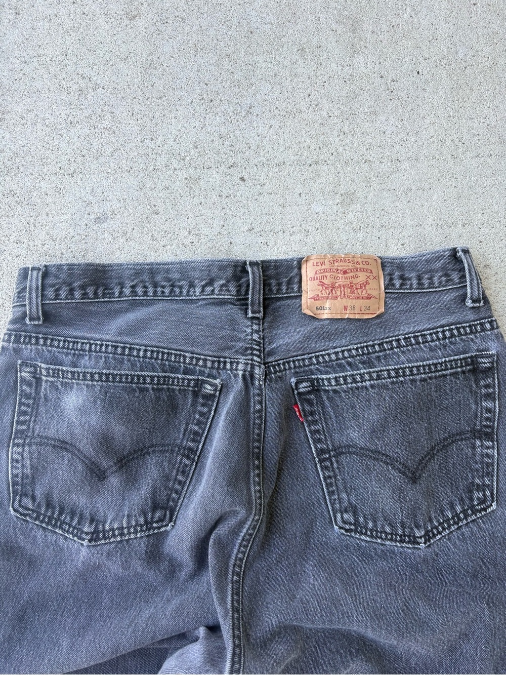 Vintage 90s 1995 Levi’s 501 xx Faded Black Charcoal Jeans 36x33 - Picture 3 of 10